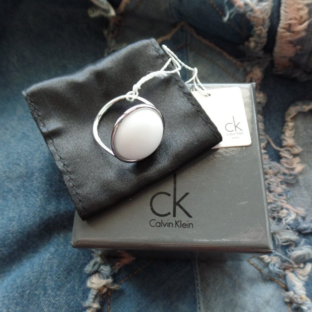 Calvin Klein Silver & White Statement Ring NWT NIB SIZE 9 - Picture 7 of 9